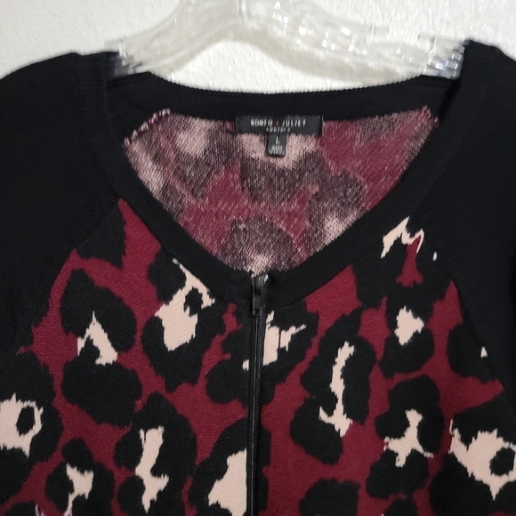 Romeo and Juliet Couture zip up sweater cheetah print size Large - Picture 2 of 11